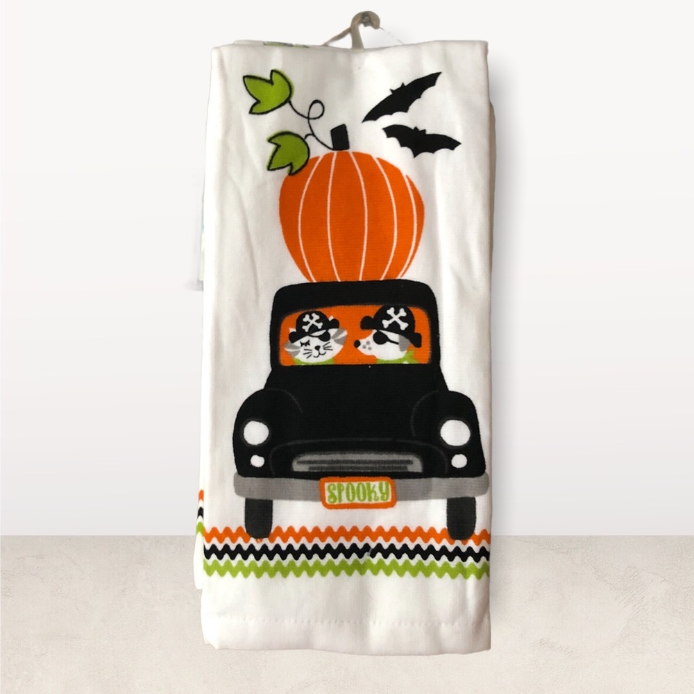 HOST PICK 🎃 Halloween Pirate Cat & Dog In Old Timey Truck Kitchen Hand Towels - Picture 4 of 5